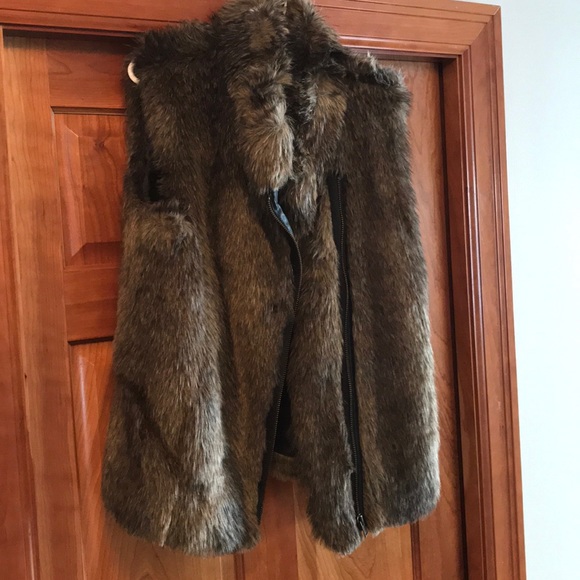 Banana Republic Jackets & Blazers - Banana Republic faux fur vest XL
